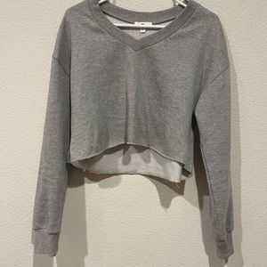 v neck crop crewneck